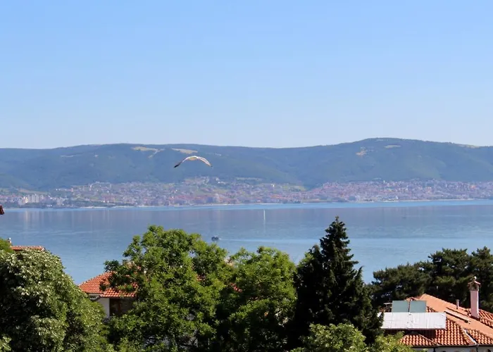 Briz Νεσέμπαρ